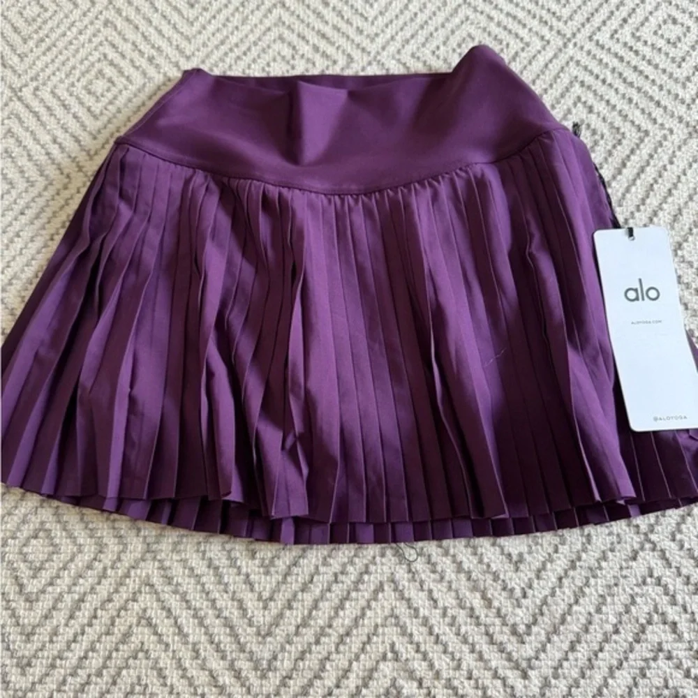 ALO Yoga Grand Slam Tennis Skirt in Dark Plum Size Small